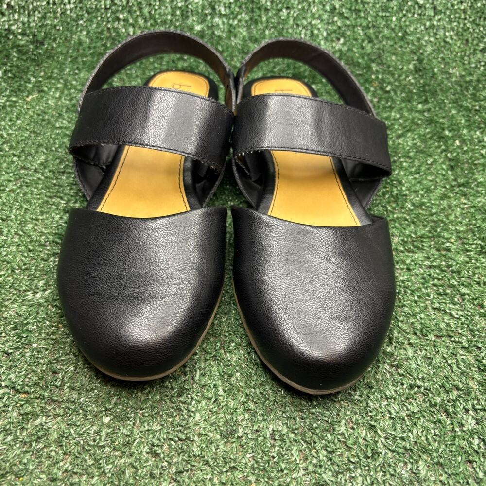 b.o.c. Sandals Slingback Closed Round Toe Flat Comfort Black Womens Size 9.5M - Picture 2 of 12